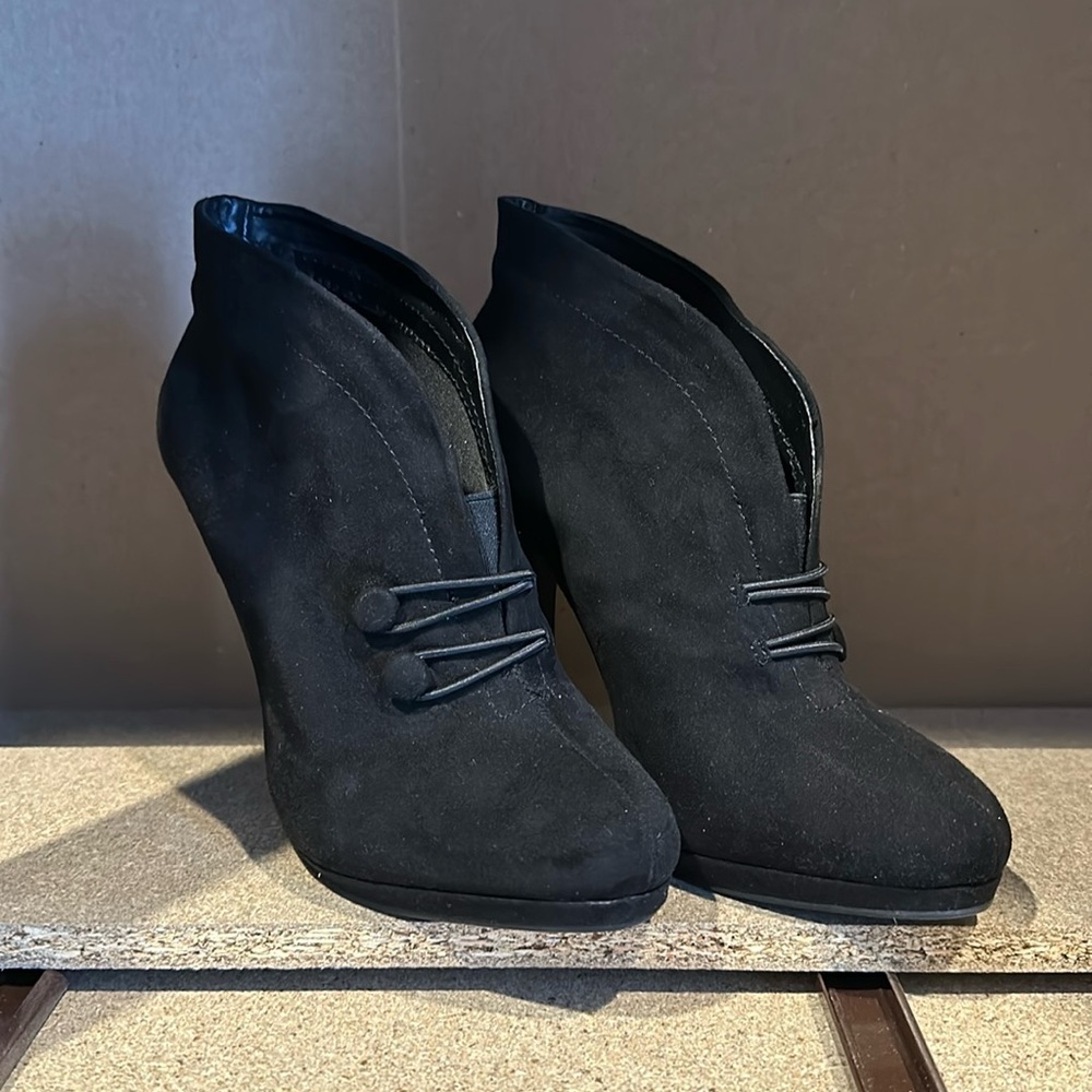Black Heels - Picture 2 of 7
